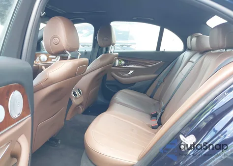 2018 Mercedes-Benz E 300 4Matic z USA, uszkodzony, nr VIN WDDZF4KB7JA432582